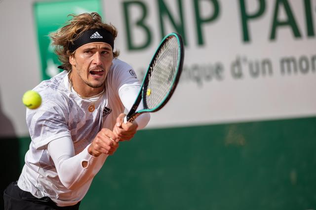 一名实力派 一名实力派