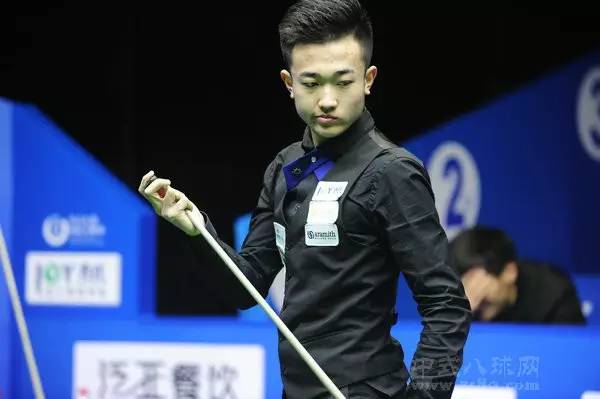 济重压下的 济重压下的